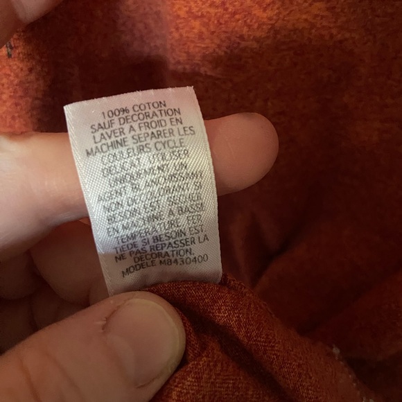 Guess Men's Burnt Orange Graphic Tee - Picture 7 of 8